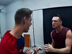 Wrestling hottie fucks superman without a condom after an erotic battle