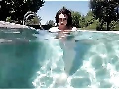 Huge natural tits look sexy underwater